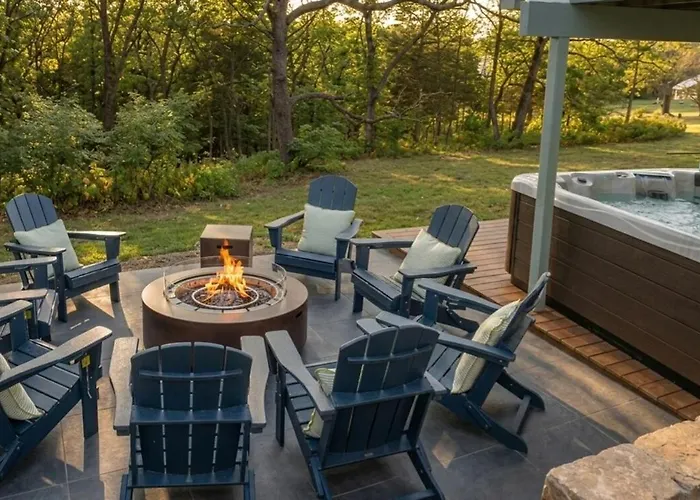 The Glen - Luxe Escape, Sauna!, Hot Tub, Fire Pit, Games * Galena