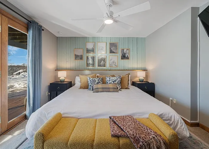 The Glen - Luxe Escape, Sauna!, Hot Tub, Fire Pit, Games