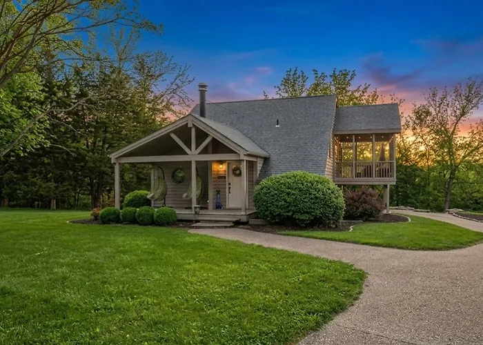 The Glen - Luxe Escape, Sauna!, Hot Tub, Fire Pit, Games