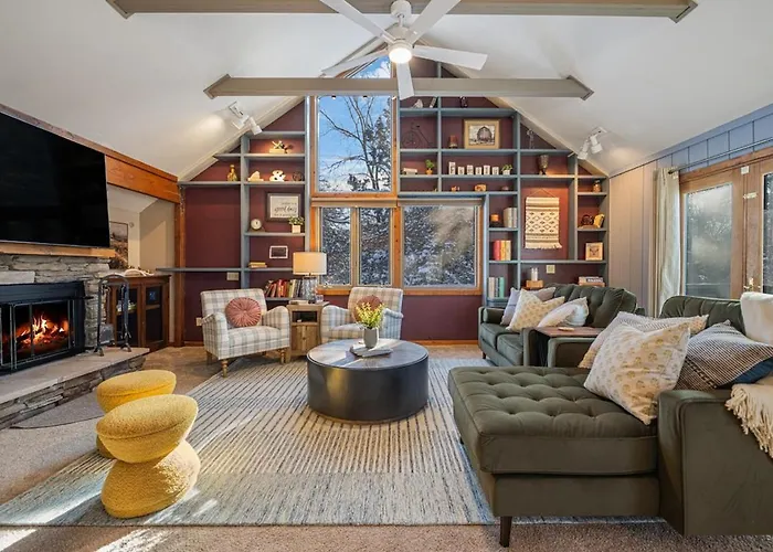 The Glen - Luxe Escape, Sauna!, Hot Tub, Fire Pit, Games *
