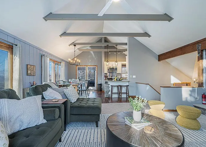 The Glen - Luxe Escape, Sauna!, Hot Tub, Fire Pit, Games Hébergement de vacances Galena