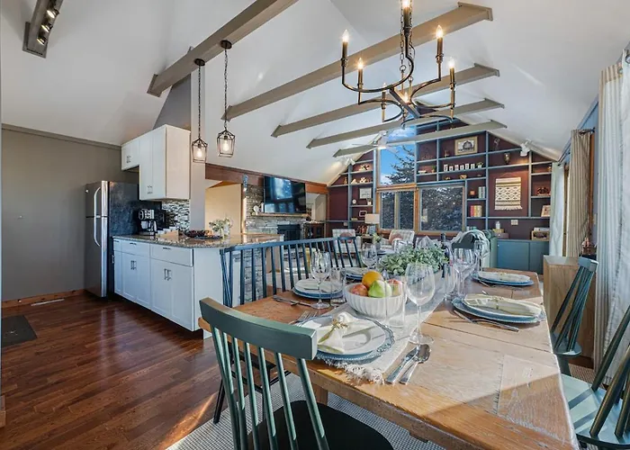 The Glen - Luxe Escape, Sauna!, Hot Tub, Fire Pit, Games Galena