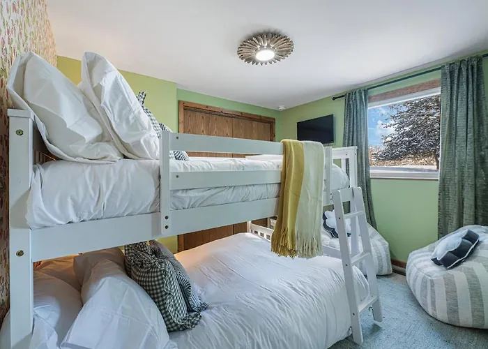 The Glen - Luxe Escape, Sauna!, Hot Tub, Fire Pit, Games Galena