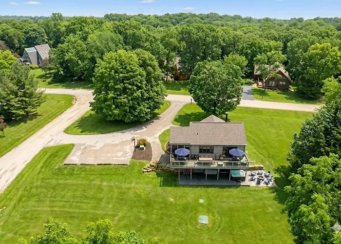 The Glen - Luxe Escape, Sauna!, Hot Tub, Fire Pit, Games Hébergement de vacances