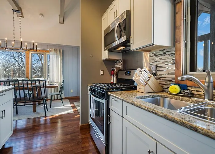 Hébergement de vacances The Glen - Luxe Escape, Sauna!, Hot Tub, Fire Pit, Games
