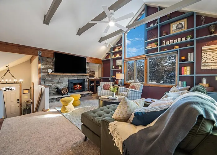 Hébergement de vacances The Glen - Luxe Escape, Sauna!, Hot Tub, Fire Pit, Games