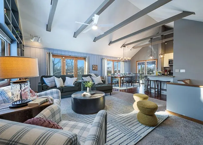 Hébergement de vacances The Glen - Luxe Escape, Sauna!, Hot Tub, Fire Pit, Games