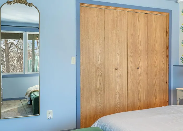 The Glen - Luxe Escape, Sauna!, Hot Tub, Fire Pit, Games *