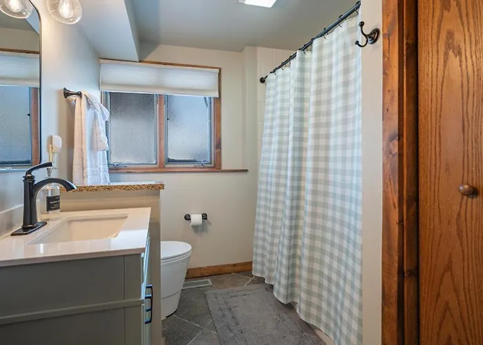 Hébergement de vacances The Glen - Luxe Escape, Sauna!, Hot Tub, Fire Pit, Games *